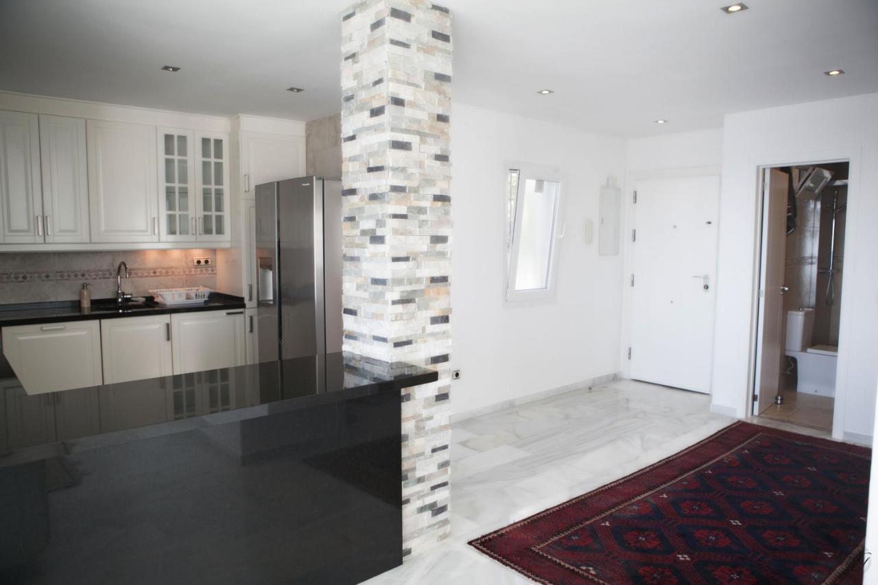 Luxury Puerto Banus Penthouse With Parking & Wi-Fi Appartement Marbella Buitenkant foto