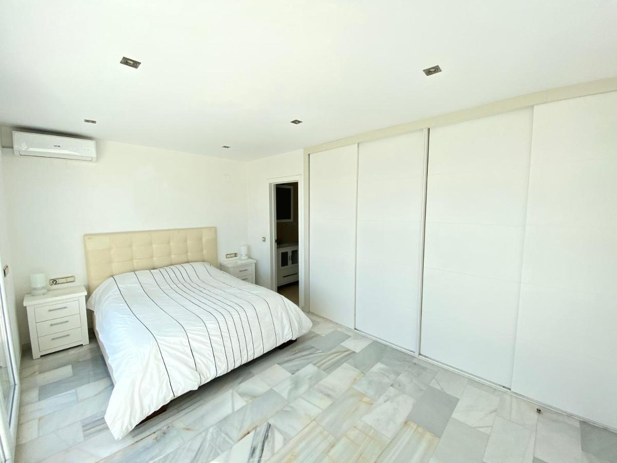 Luxury Puerto Banus Penthouse With Parking & Wi-Fi Appartement Marbella Buitenkant foto