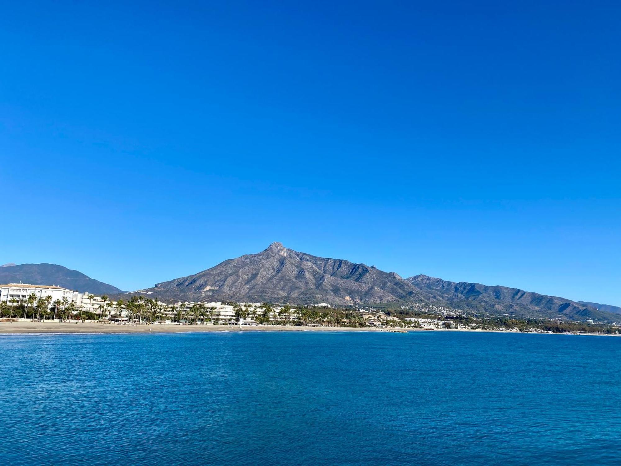 Luxury Puerto Banus Penthouse With Parking & Wi-Fi Appartement Marbella Buitenkant foto